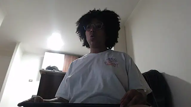 Snapshot of michell_bling1 chatting on December 2025 05:57:02 AM michell bling1 online show from December 2025 05:57:02 AM