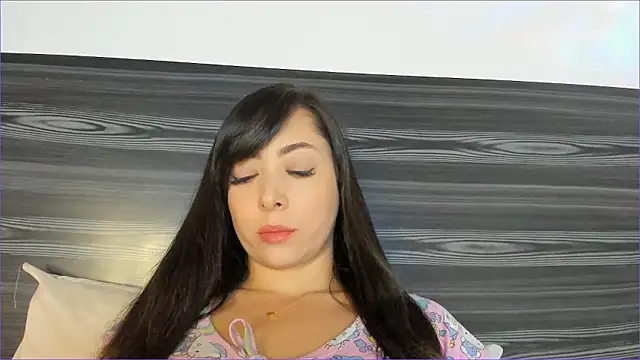 Snapshot of Mila__Paramo chatting on January 2026 12:05:01 AM Mila Paramo online show from January 2026 12:05:01 AM