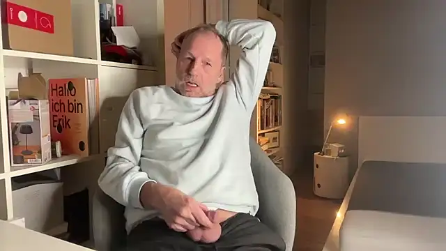 Snapshot of drefman chatting on February 2026 08:16:01 PM drefman online show from February 2026 08:16:01 PM