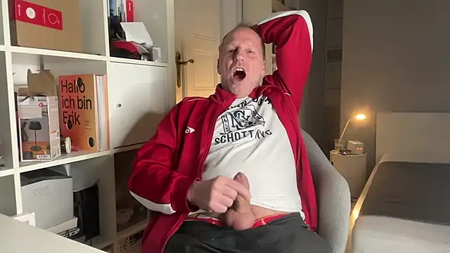 Snapshot of drefman chatting on February 2026 06:15:01 PM drefman online show from February 2026 06:15:01 PM