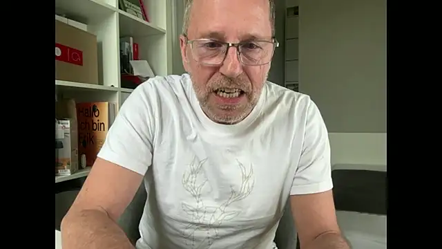 Snapshot of drefman chatting on February 2026 03:02:01 PM drefman online show from February 2026 03:02:01 PM