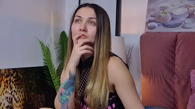 NicolLopeze online show from February 2025 05:29:01 PM