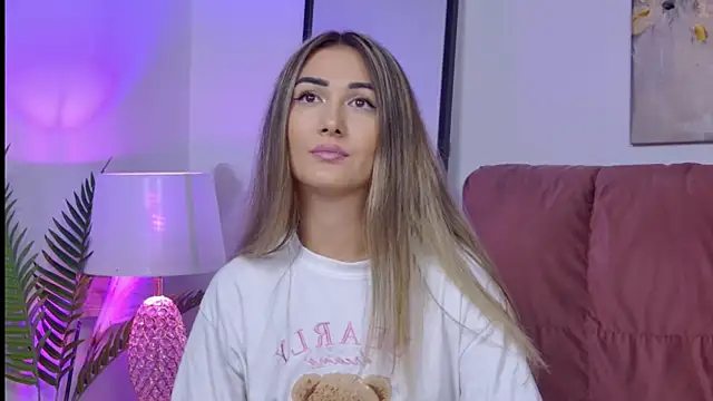 NicolLopeze online show from October 2025 12:46:02 PM