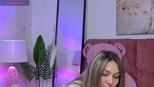 NicolLopeze online show from November 2025 03:34:02 PM