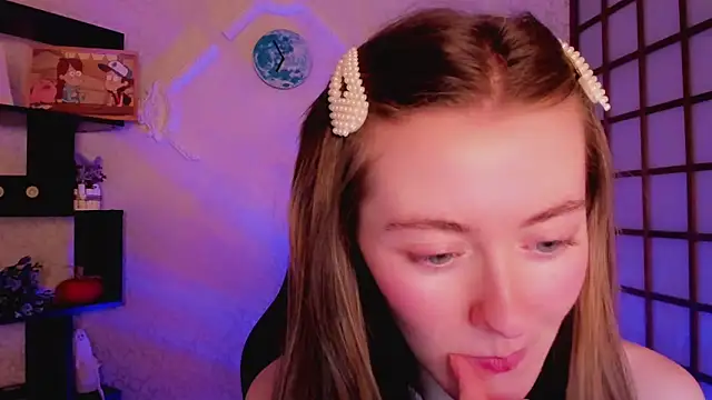 Snapshot of KateCuddle chatting on December 2024 05:31:02 AM KateCuddle online show from December 2024 05:31:02 AM