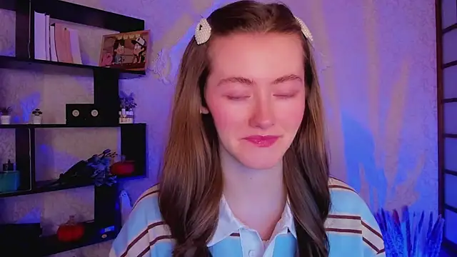 Snapshot of KateCuddle chatting on December 2024 02:12:01 AM KateCuddle online show from December 2024 02:12:01 AM