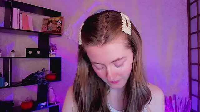 Snapshot of KateCuddle chatting on December 2024 07:40:01 AM KateCuddle online show from December 2024 07:40:01 AM