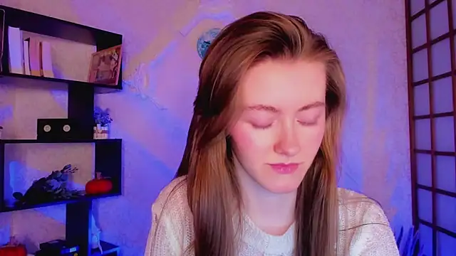 Snapshot of KateCuddle chatting on December 2024 07:06:02 AM KateCuddle online show from December 2024 07:06:02 AM