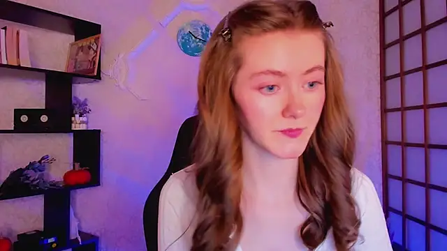 Snapshot of KateCuddle chatting on December 2024 05:37:01 AM KateCuddle online show from December 2024 05:37:01 AM