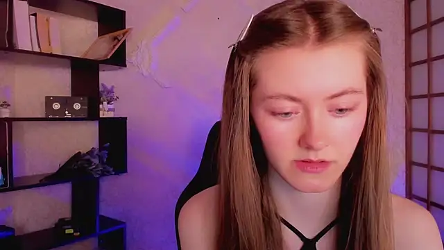 Snapshot of KateCuddle chatting on January 2025 02:18:02 AM KateCuddle online show from January 2025 02:18:02 AM