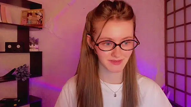 Snapshot of KateCuddle chatting on January 2025 05:24:01 AM KateCuddle online show from January 2025 05:24:01 AM