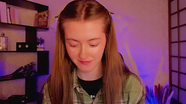 Snapshot of KateCuddle chatting on January 2025 05:43:01 AM KateCuddle online show from January 2025 05:43:01 AM