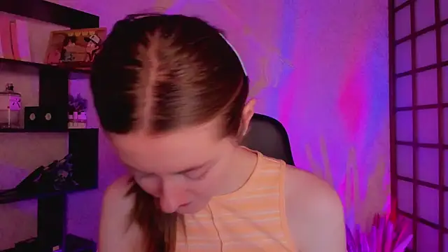 Snapshot of KateCuddle chatting on February 2025 03:45:01 AM KateCuddle online show from February 2025 03:45:01 AM