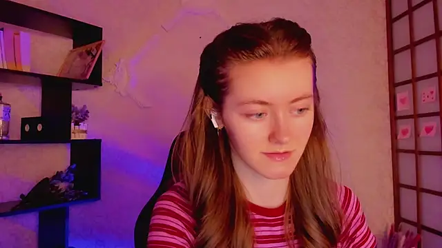 Snapshot of KateCuddle chatting on February 2025 02:39:02 AM KateCuddle online show from February 2025 02:39:02 AM