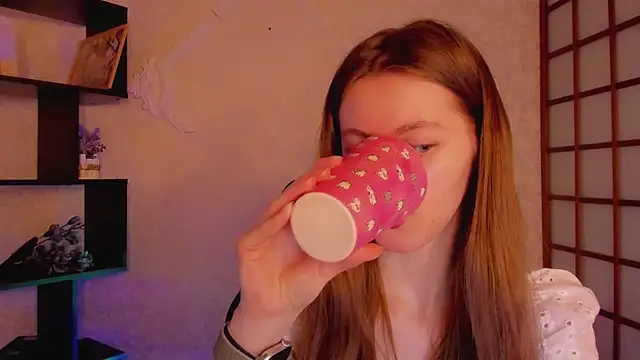 Snapshot of KateCuddle chatting on March 2025 05:33:01 AM KateCuddle online show from March 2025 05:33:01 AM