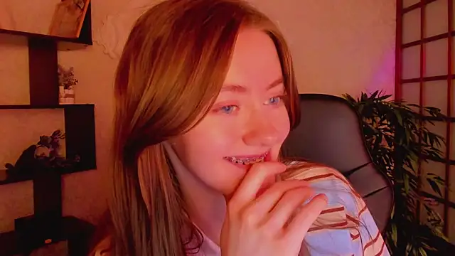 Snapshot of KateCuddle chatting on March 2025 05:46:02 AM KateCuddle online show from March 2025 05:46:02 AM