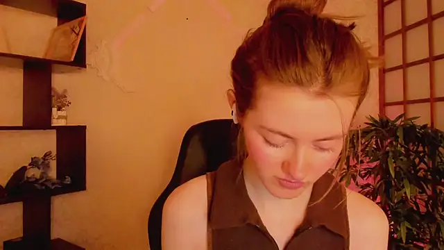 Snapshot of KateCuddle chatting on March 2025 02:27:02 AM KateCuddle online show from March 2025 02:27:02 AM