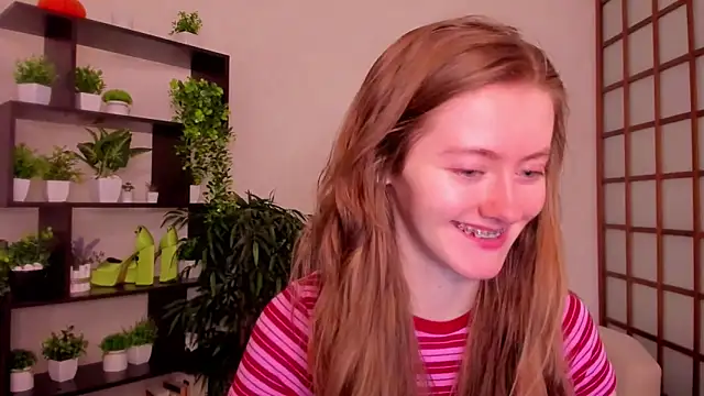 Snapshot of KateCuddle chatting on September 2025 02:44:01 AM KateCuddle online show from September 2025 02:44:01 AM