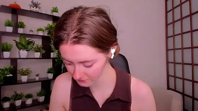 Snapshot of KateCuddle chatting on October 2025 02:12:02 AM KateCuddle online show from October 2025 02:12:02 AM