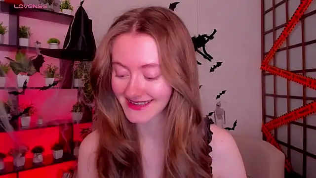 Snapshot of KateCuddle chatting on October 2025 02:48:02 AM KateCuddle online show from October 2025 02:48:02 AM