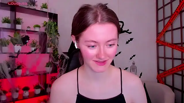 Snapshot of KateCuddle chatting on October 2025 02:47:02 AM KateCuddle online show from October 2025 02:47:02 AM