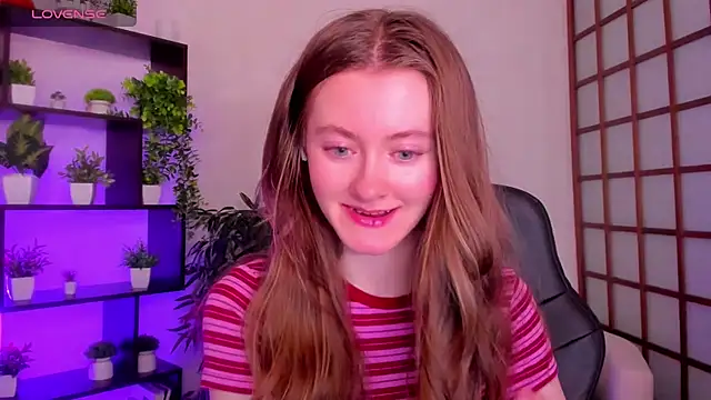 Snapshot of KateCuddle chatting on November 2025 02:33:02 AM KateCuddle online show from November 2025 02:33:02 AM