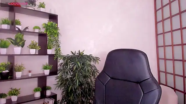 Snapshot of KateCuddle chatting on November 2025 02:23:01 AM KateCuddle online show from November 2025 02:23:01 AM