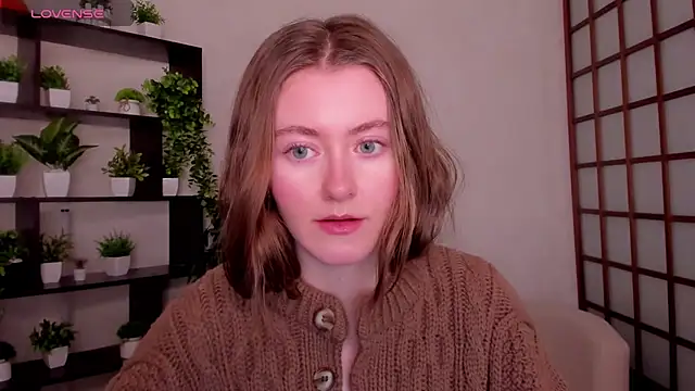 Snapshot of KateCuddle chatting on December 2025 02:39:01 AM KateCuddle online show from December 2025 02:39:01 AM