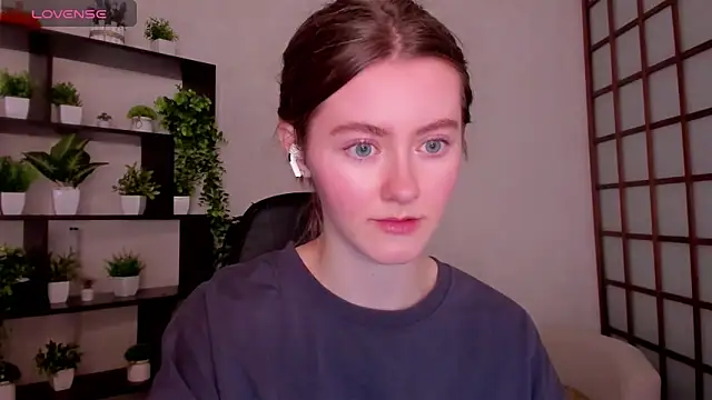 Snapshot of KateCuddle chatting on December 2025 02:29:01 AM KateCuddle online show from December 2025 02:29:01 AM