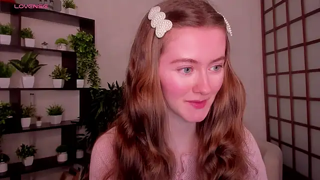 Snapshot of KateCuddle chatting on December 2025 02:41:02 AM KateCuddle online show from December 2025 02:41:02 AM