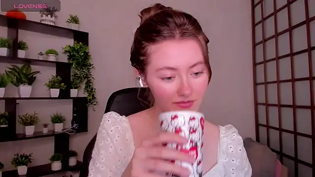 Snapshot of KateCuddle chatting on February 2026 02:51:02 AM KateCuddle online show from February 2026 02:51:02 AM