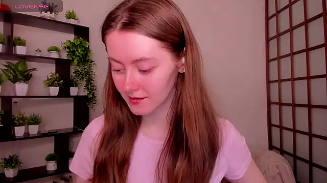 Snapshot of KateCuddle chatting on May 2026 01:57:01 AM KateCuddle online show from May 2026 01:57:01 AM