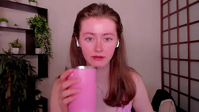 Snapshot of KateCuddle chatting on July 2026 02:40:02 AM KateCuddle online show from July 2026 02:40:02 AM