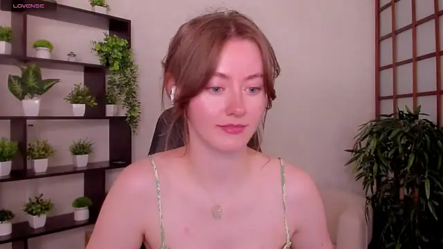 Snapshot of KateCuddle chatting on July 2026 02:18:01 AM KateCuddle online show from July 2026 02:18:01 AM