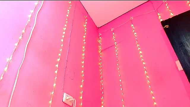 Snapshot of alaiia_rosse chatting on December 2025 03:50:01 PM alaiia rosse online show from December 2025 03:50:01 PM