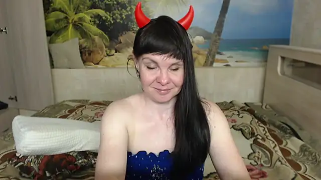 Snapshot of Aphelandra chatting on May 2026 12:00:02 PM Aphelandra online show from May 2026 12:00:02 PM