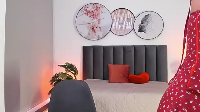 SaharaGarcia   online show from February 2025 09:31:01 PM