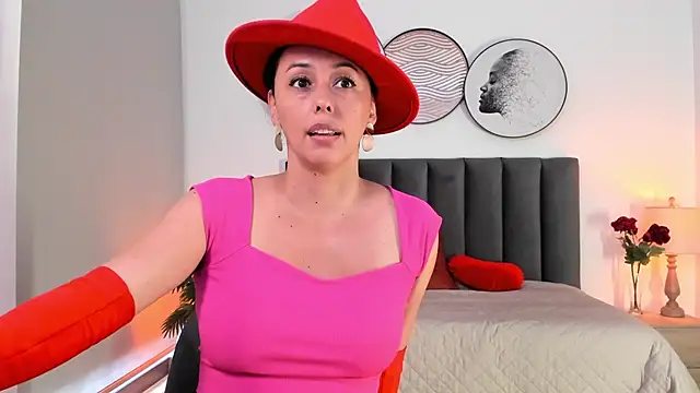 SaharaGarcia   online show from February 2025 06:40:02 PM