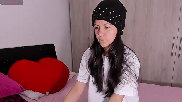 sarasweet 4 online show from June 2026 10:46:02 AM
