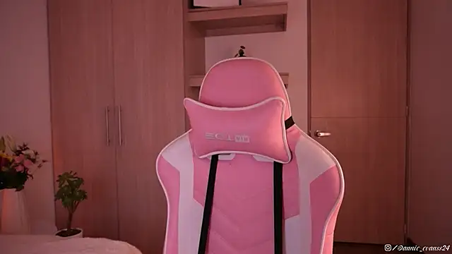 annie24 evans online show from March 2025 11:05:01 PM