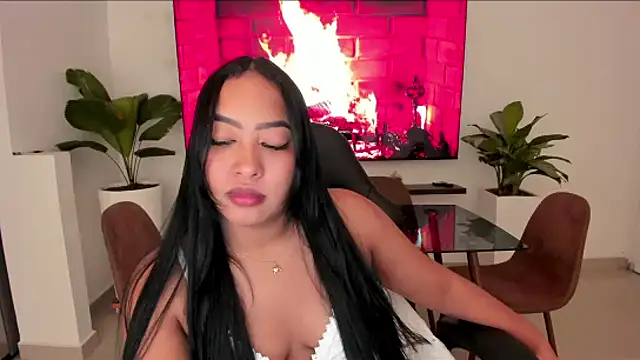 brunetenikole02 online show from February 2026 03:29:02 AM