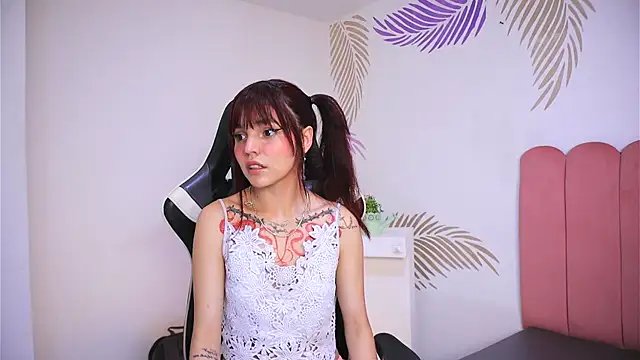 Snapshot of dianebleu chatting on March 2025 04:03:02 AM dianebleu online show from March 2025 04:03:02 AM