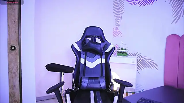 Snapshot of dianebleu chatting on March 2025 03:56:01 AM dianebleu online show from March 2025 03:56:01 AM