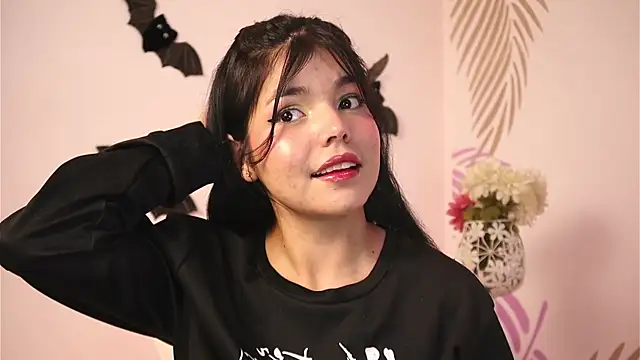 Snapshot of dianebleu chatting on November 2025 04:33:02 AM dianebleu online show from November 2025 04:33:02 AM