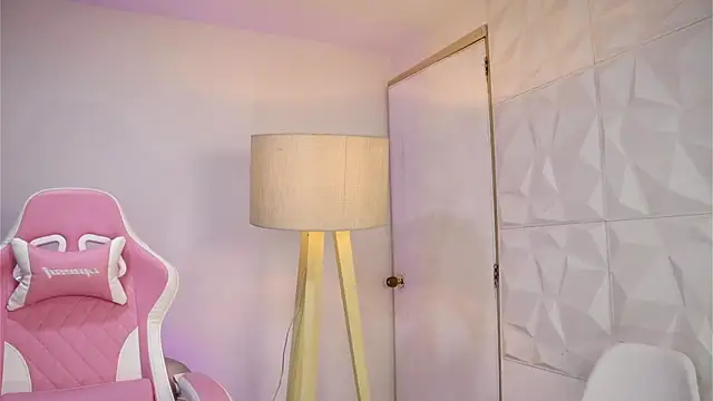 Snapshot of dianebleu chatting on November 2025 04:01:01 AM dianebleu online show from November 2025 04:01:01 AM