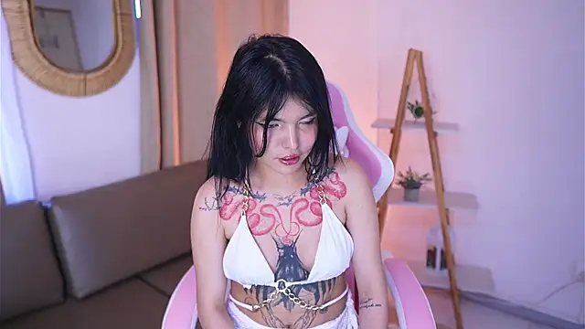 Snapshot of dianebleu chatting on November 2025 12:27:02 PM dianebleu online show from November 2025 12:27:02 PM