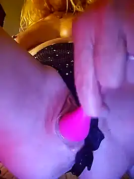 Snapshot of sexynini83 chatting on December 2024 01:00:02 AM sexynini83 online show from December 2024 01:00:02 AM