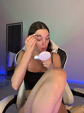 julia fly online show from May 2026 06:42:02 AM