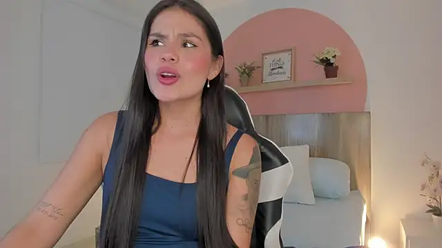 Snapshot of dominique25_ chatting on October 2025 03:18:01 AM dominique25 online show from October 2025 03:18:01 AM