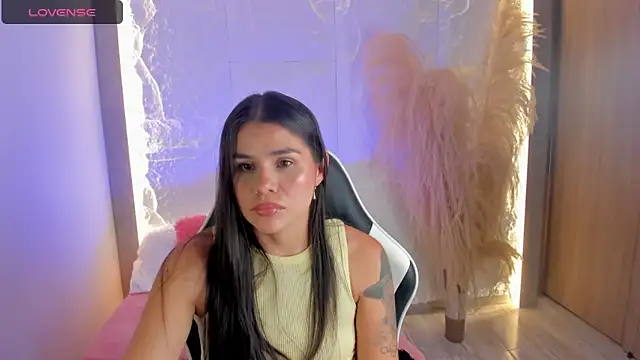 dominique25  online show from April 2026 03:01:02 AM